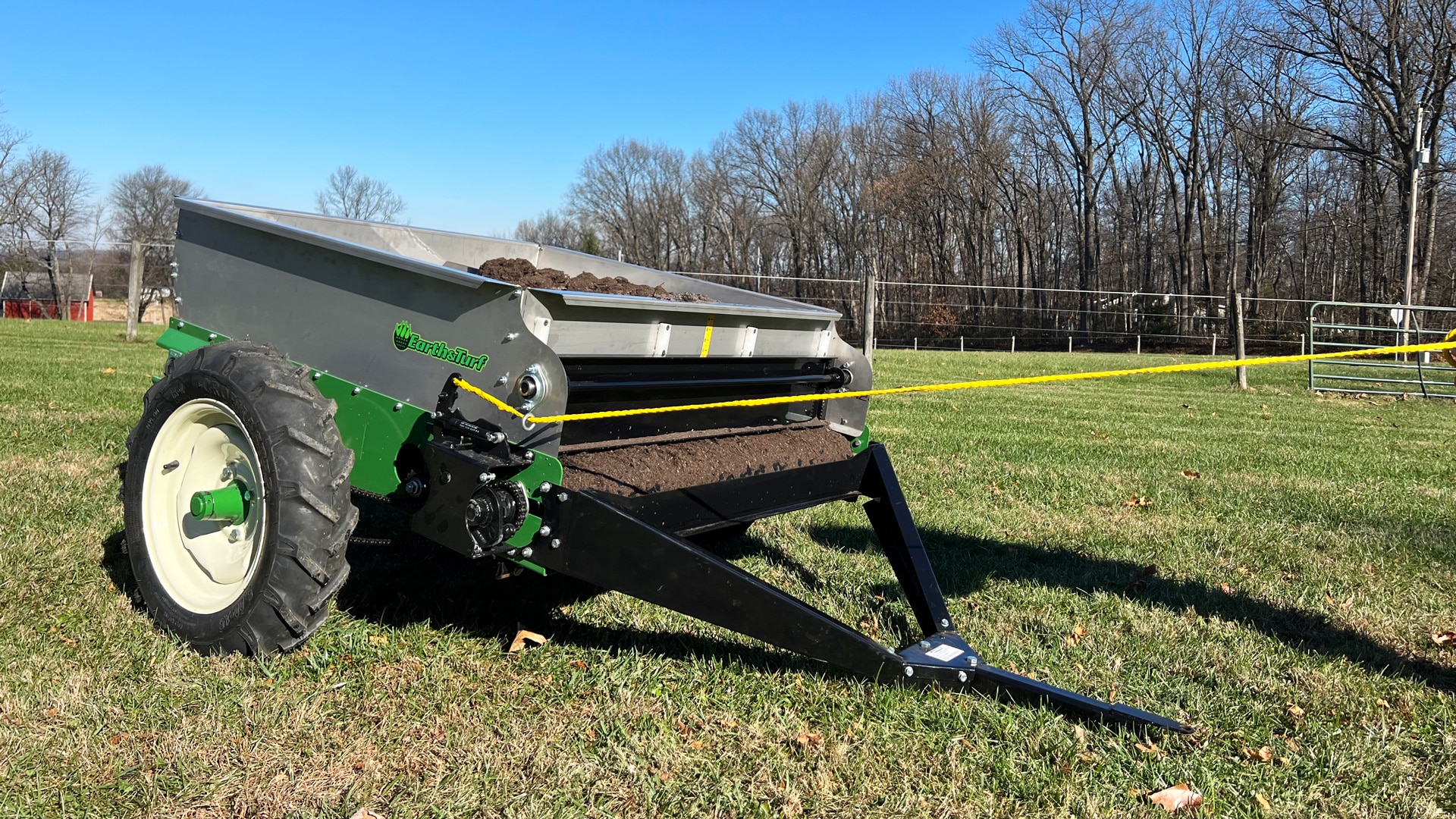 large compost drop topdresser by earth and turf products