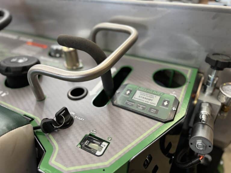 The 415 multispread stand on top dresser offers hydrostatic drive